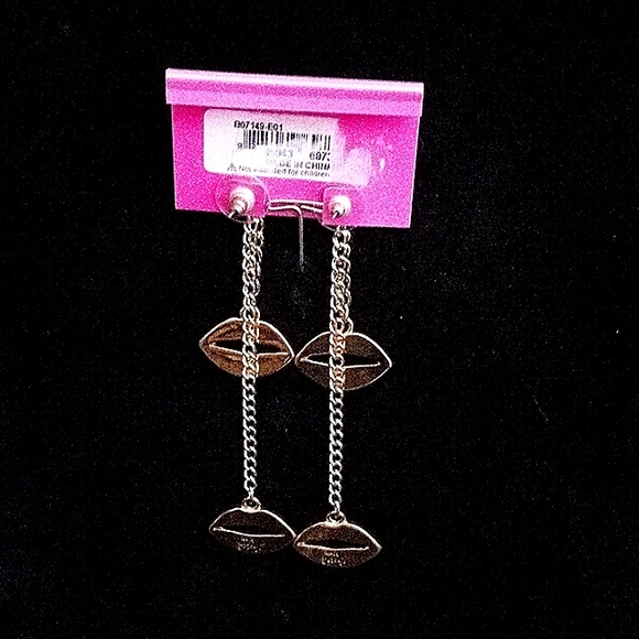 New Vintage! BETSEY JOHNSON First Date Collection Dangling Lips Earrings. - Picture 8 of 8